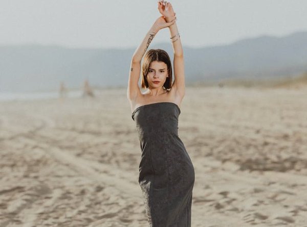 How to Choose the Right Type of Hat for a Day at the UK Beach?